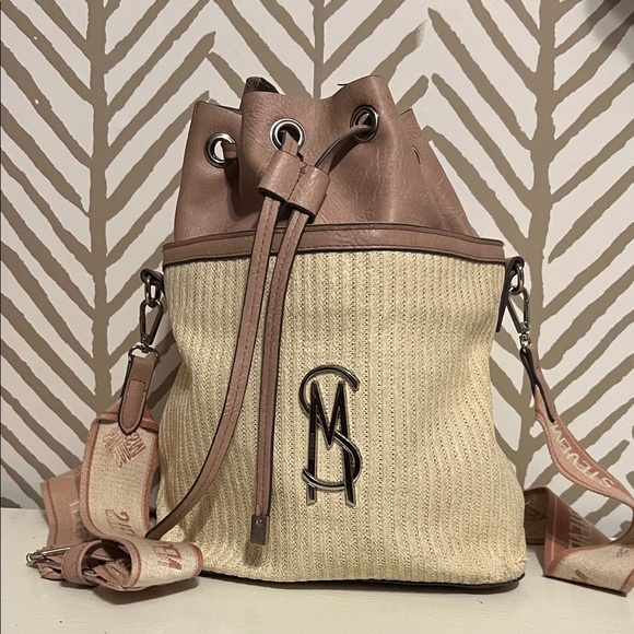 Steve Madden Handbags - Steve Madden Beige and Blush Bucket Bag